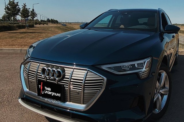 Audi E-tron Premium Plus